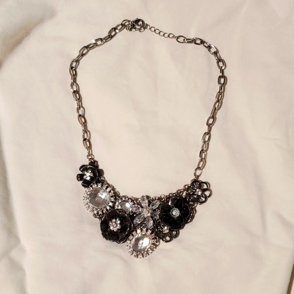Statement Necklace in Black/Silver